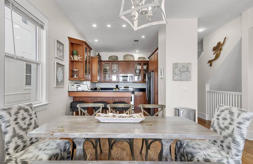 Delos Casa | Beachfront*Private-Heated Pool*Beach Gear*11 Beds*Fully Stocked*Shared Pool
