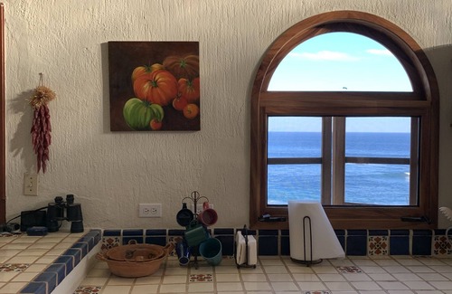 Los Zacatitos Casa | Propiedad frente a la playa, playa para nadar, con capacidad para 2 a 12 personas.