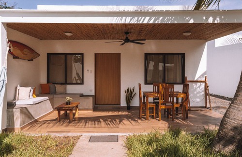 La Libertad Villa | Beachfront Reef Break Villa @SurfCity
