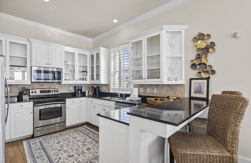 Delos Casa | Beachfront | Remodeled | Heated Pool l Beach Gear | Fully-Stocked | 10 Beds