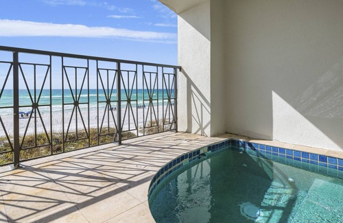 Delos Casa | Beachfront | Remodeled | Heated Pool l Beach Gear | Fully-Stocked | 10 Beds