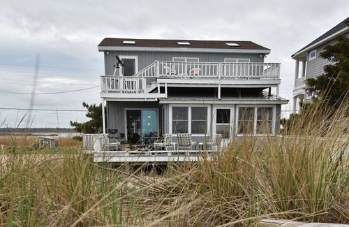 Delaware Beaches Casa | ALQUILER FRENTE AL MAR La casa de un artista en una duna en un santuario de vida silvestre.
