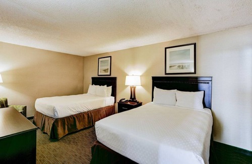 Virginia Beach Hotel | Beachfront Resort!! 1 Bedroom Oceanfront room at Beach Quarters Resort