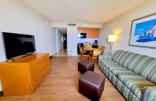 Virginia Beach Complejo | Beachfront resort in Virginia Beach - just reduced 25% - August 2nd to 9th