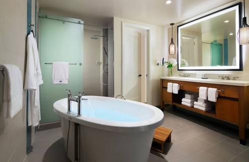 Honokowai Complejo | Beachfront Resort - 2 Bedroom Villa - Resort View w/ Balcony - Family Friendly!