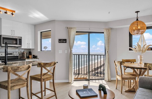 Myrtle Beach Apartamento | Beachfront Resort Oasis - Coastal Elegance Condo!