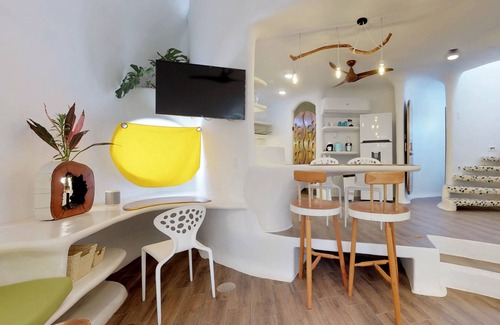 Cocoplum Villa | ¡Retiro romántico frente a la playa con piscina compartida y vistas al océano!