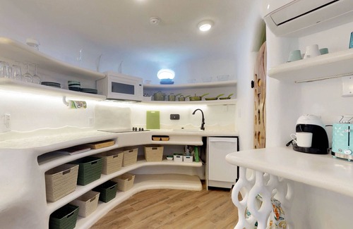 Cocoplum Villa | ¡Retiro romántico frente a la playa con piscina compartida y vistas al océano!