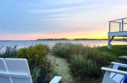 Scituate Casa | Beachfront Scituate Harbor view home short walk to downtown cafes & Lighthouse