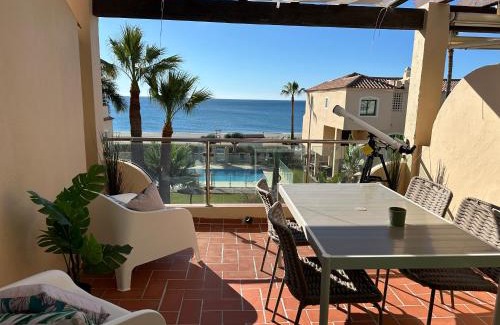 Marina de Casares Apartamento | Beachfront & Sea View Holiday Apartment - Sea, Mountains and City Right in Front of You