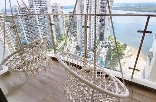 Central District Apartamento | [Beachfront Seaview w Projector] 6-8 Pax, 3 Rooms.