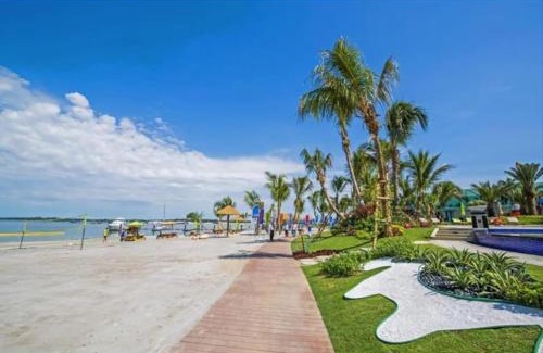 Central District Apartamento | [Beachfront Seaview w Projector] 6-8 Pax, 3 Rooms.