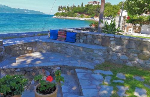 Skaloma Villa | Beachfront Skaloma Villa