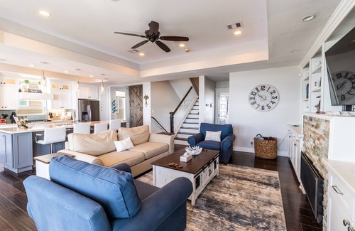 Galveston Casa | Beachfront│ Sleeps 16 │Right on the Beach│ East End │ Dog Friendly