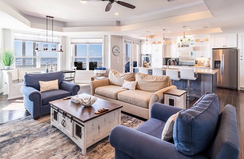 Galveston Casa | Beachfront│ Sleeps 16 │Right on the Beach│ East End │ Dog Friendly