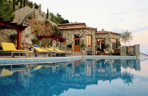 Loutra Edipsou Casa | Beachfront, Stone-Built, Beautifully-Appointed, Spacious 5-bedroom Villa.