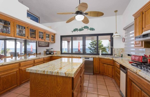 Buenavista Casa | Beachfront Stunner with Pool and Hot tub