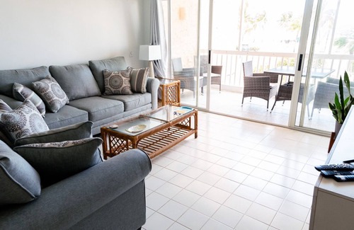 Cane Bay Casa | Beachfront Sweet Breeze Condo w/pool
