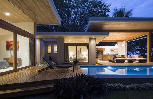 Playa Santa Teresa Casa | FRENTE A LA PLAYA Tropical Modern Luxury