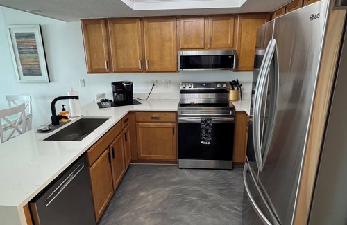 Madeira Beach Condominio | BEACHFRONT- TOP FLOOR - 3 BED/3 BATHnCharming Madeira Beach Condo