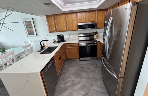 Madeira Beach Condominio | BEACHFRONT- TOP FLOOR - 3 BED/3 BATHnCharming Madeira Beach Condo