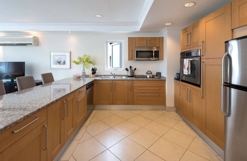 Saint Matthias Condominio | Beachfront Two Bedroom Condo, Onsite Gym, Three Pools and Security
