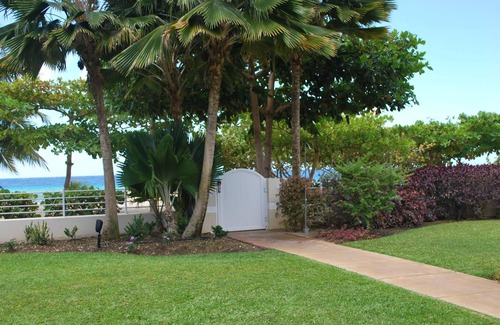 Saint Matthias Condominio | Beachfront Two Bedroom Condo, Onsite Gym, Three Pools and Security