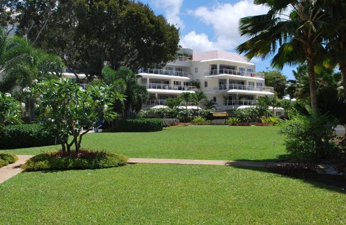 Saint Matthias Condominio | Beachfront Two Bedroom Condo, Onsite Gym, Three Pools and Security