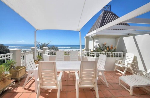 Broadbeach Apartamento | Beachfront two storey penthouse apartment. Family friendly. Spectacular views!