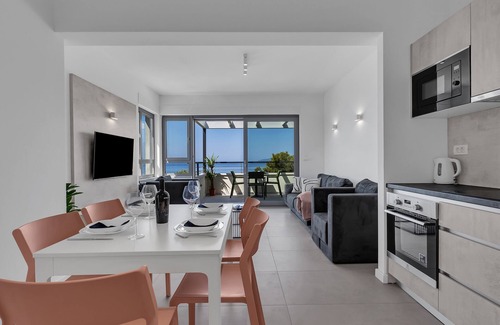 Ratac Apartamento | Beachfront Vacation Apartment in Makarska, 2 Bedrooms, Balcony, Elevator