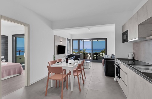 Ratac Apartamento | Beachfront Vacation Apartment in Makarska, 2 Bedrooms, Balcony, Elevator