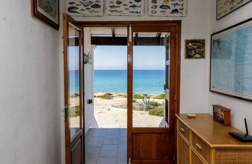 Formentera Casa | Villa al borde de la playa con acceso directo desde la casa