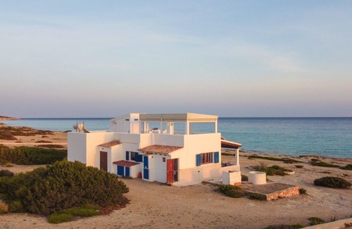 Formentera Casa | Villa al borde de la playa con acceso directo desde la casa