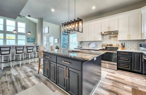 Galveston Casa | Beachfront Views Gas Grill Big TV Family Friendly 2 King Beds
