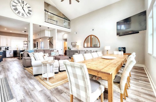 Galveston Casa | Beachfront Views Gas Grill Big TV Family Friendly 2 King Beds