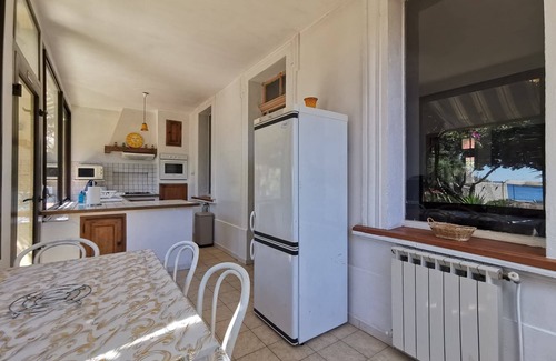 Les Sablettes Villa | Beachfront villa, your private access to the beach.