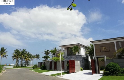 Ngu Hanh Son Villa | Villa frente al mar 8BRS para Big Group.