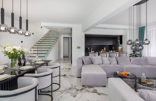 Okrug Gornji Villa | Beachfront Villa Milka with Pool