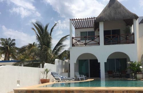 Telchac Puerto Villa | Frente a la playa Villa Tranquilita 3Bd / 3Ba PISCINA, WiFi, 4 AC, colección privada