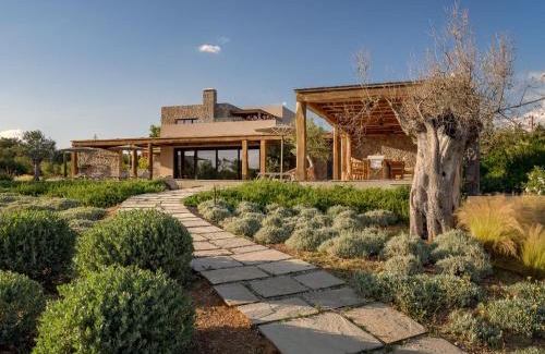 Kilada Villa | Beachfront Villa Oneiro with Sea Views
