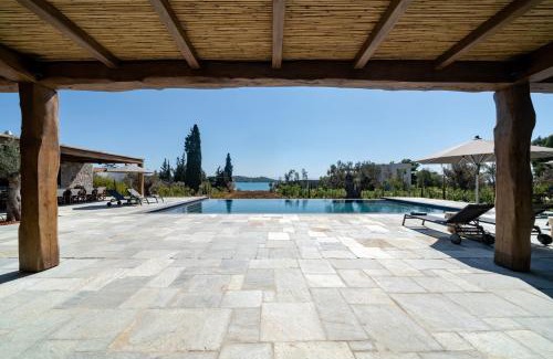 Kilada Villa | Beachfront Villa Oneiro with Sea Views