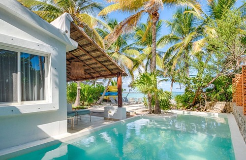Akumal Villa | Hermosa casa frente a la playa en el sur de la bahía de Akumal con 4 habitaciones.