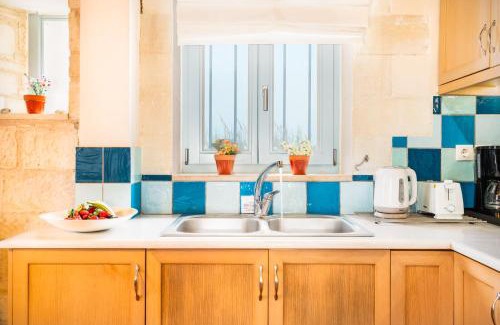 Rapaniana Villa | Beachfront villa Turquoise with private pool, BBQ and ping pong table