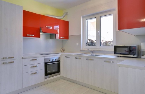 Banjole Casa | Villa en primera línea de playa con piscina privada y aire acondicionado, wifi, terraza, barbacoa - ideal para unas perfectas vacaciones en familia.