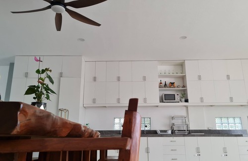 Batangas City Casa | Beachfront Villa with Infinity Pool, Well-Equipped Kitchen & Breathtaking Views