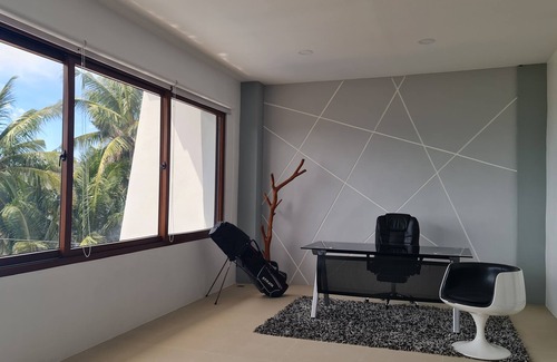 Batangas City Casa | Beachfront Villa with Infinity Pool, Well-Equipped Kitchen & Breathtaking Views