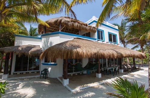 Soliman Bay Villa | Villa frente a la playa con piscina y cascada: hermosa playa de arena