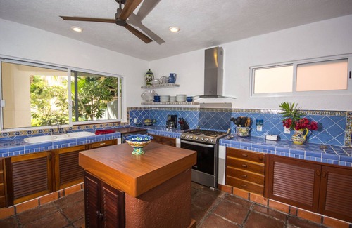 Akumal Casa | Casa Texoma - Villa de lujo frente al mar con personal privado en una comunidad cerrada