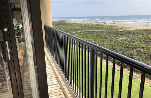 South Padre Island Condominio | Beachfront with fantastic balcony! Amazing 3rd floor views!