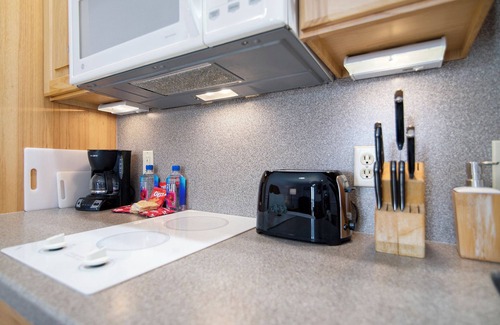 Traverse City Condominio | ✵ Beachfront Walkout Condo: Pointes North Resort ➠ 106/110 Combined